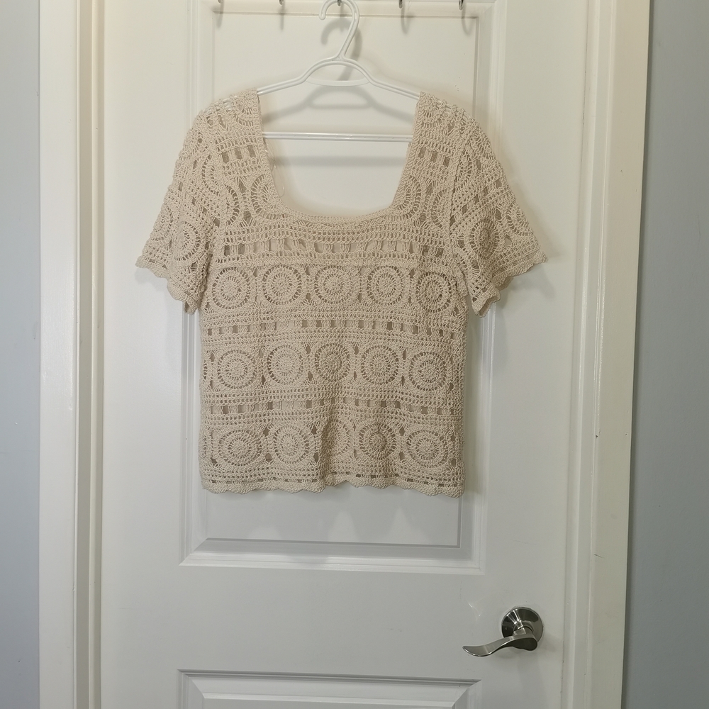 Elegant Beige Crochet Crop Top‎
